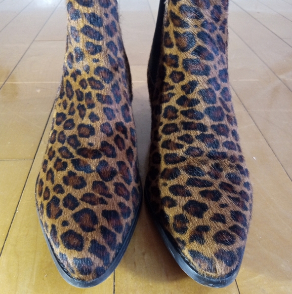 Kenneth Cole Russie Horse hair ankle booties in cheetah print women's size 7 - Picture 2 of 16